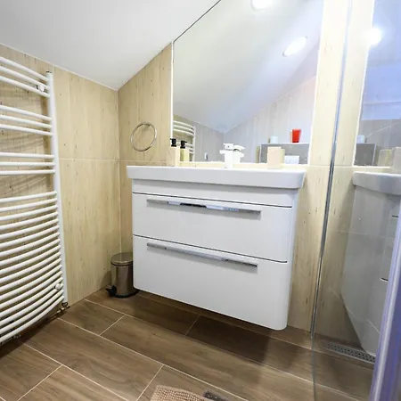 Urbana With Pool בית נופש