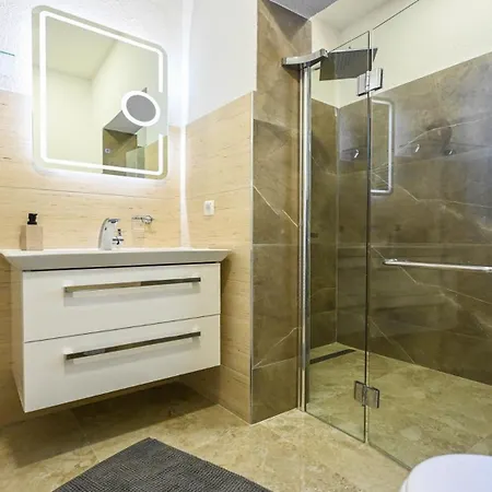 בית נופש Urbana With Pool