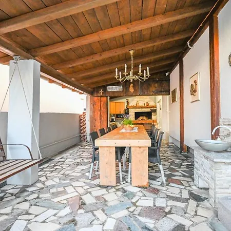 Ferienhaus Urbana With Pool *