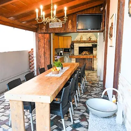 Будинок відпочинку Urbana With Pool Задар