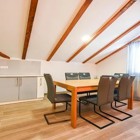 Urbana With Pool * Задар