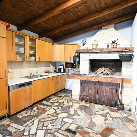 Urbana With Pool Holiday home *
