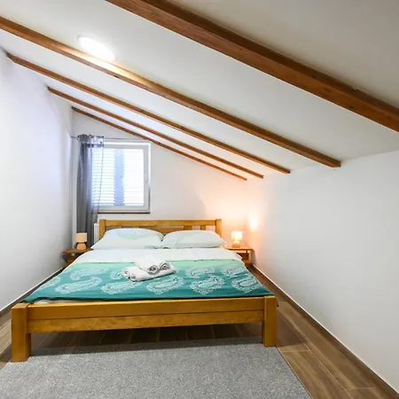 Urbana With Pool Holiday home *