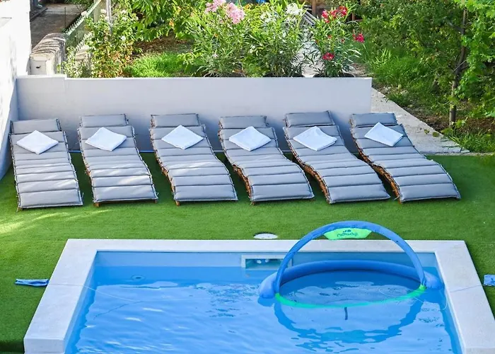 Semesterbostad Urbana With Pool *