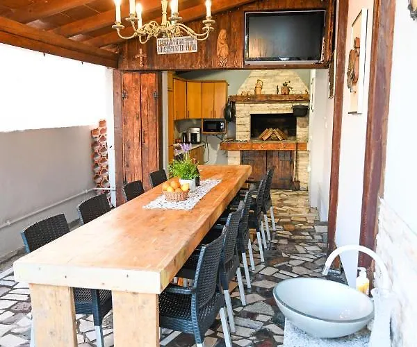 Semesterbostad Urbana With Pool Zadar