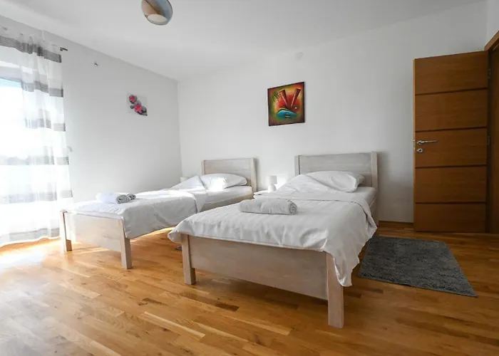 Urbana With Pool Semesterbostad