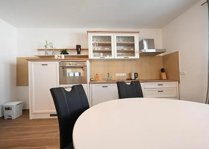 Urbana With Pool Semesterbostad Zadar